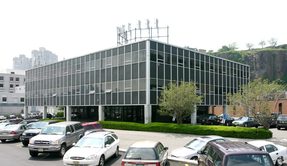 7701 Marine Rd, North Bergen, NJ for lease - Building Photo - Image 1 of 1