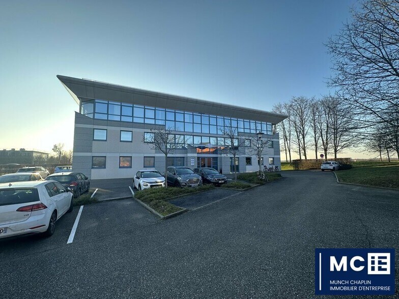 Office in Entzheim for lease - Building Photo - Image 1 of 9