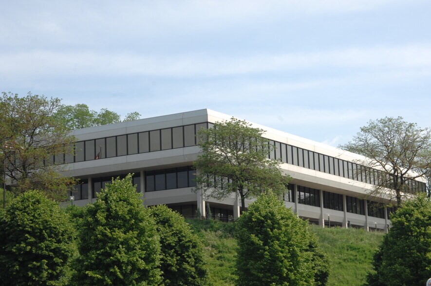 400 Holiday Dr, Pittsburgh, PA à louer - Photo principale - Image 1 de 7