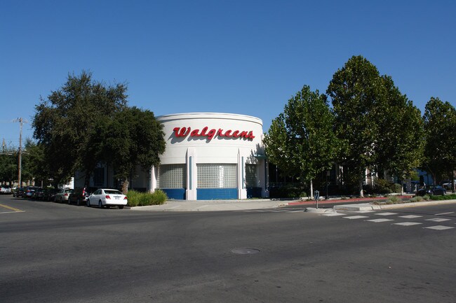 Plus de détails pour 1401 Broadway, Sacramento, CA - Commerce de détail à louer