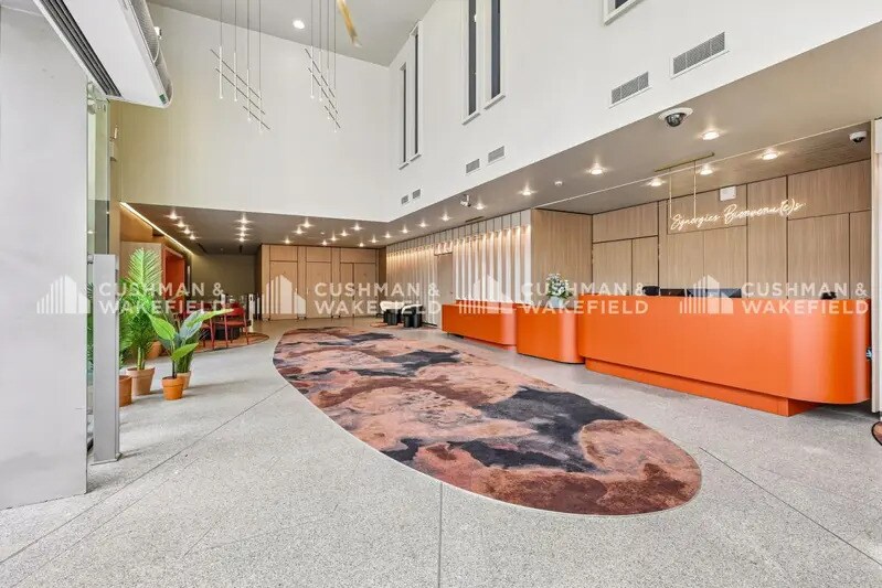 8 Avenue De Lunca, Montigny-le-Bretonneux for lease - Lobby - Image 3 of 6