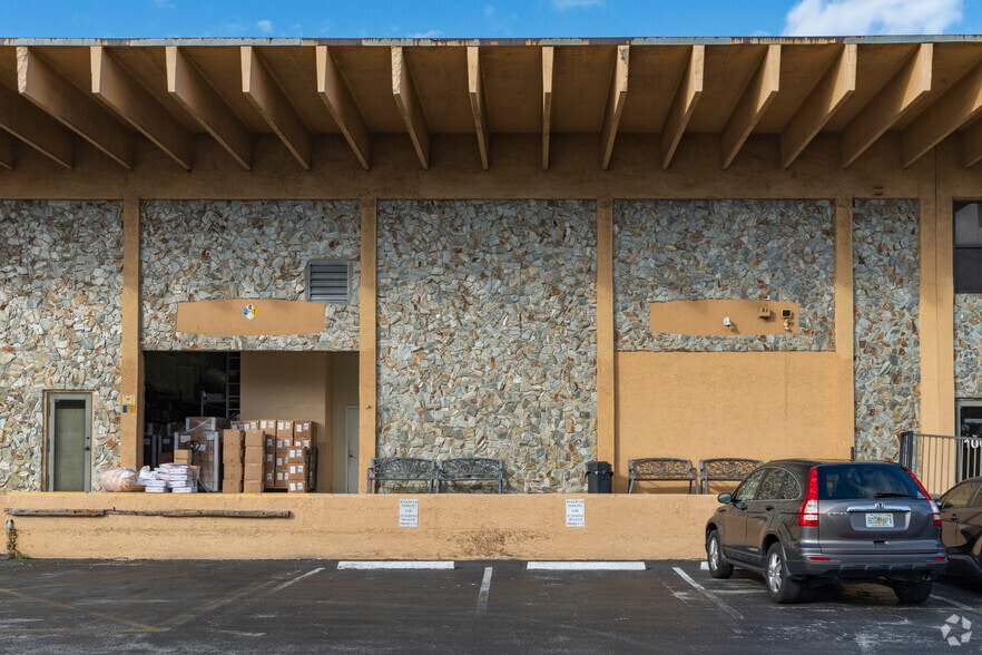 6245 N Powerline Rd, Fort Lauderdale, FL for lease - Building Photo - Image 3 of 4