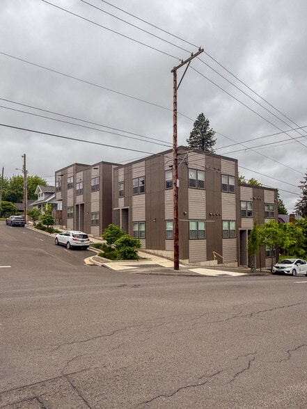 621 Harrison St, Oregon City, OR for sale - Building Photo - Image 2 of 6