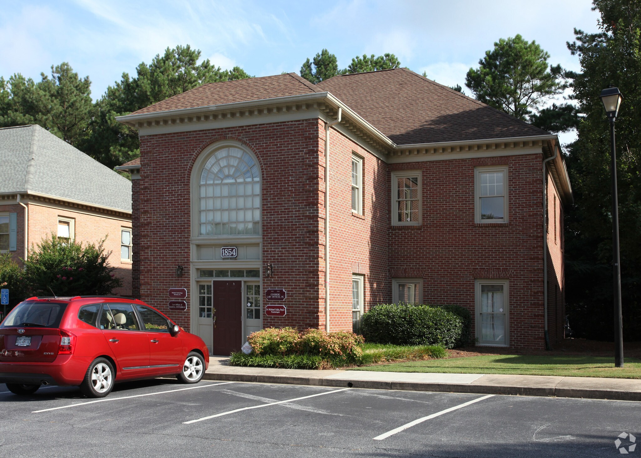 1854 Independence Sq, Atlanta, GA for lease Primary Photo- Image 1 of 10