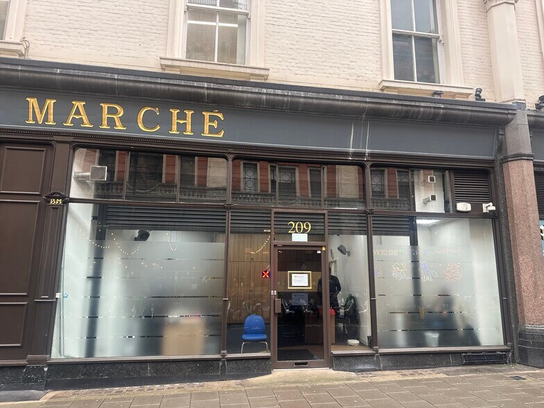 209 Ferndale Rd, Londres à louer - Photo du bâtiment - Image 1 de 1