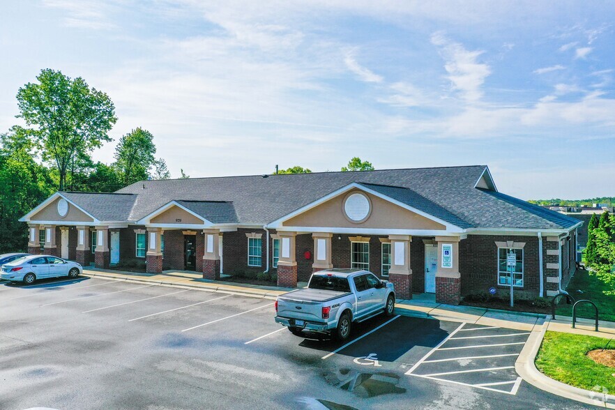 9729 Northeast Pky, Matthews, NC for lease - Primary Photo - Image 1 of 7