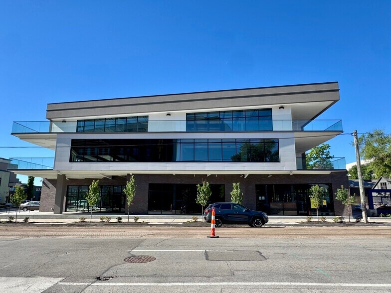 814 E Main St, Louisville, KY à louer - Photo du bâtiment - Image 3 de 24