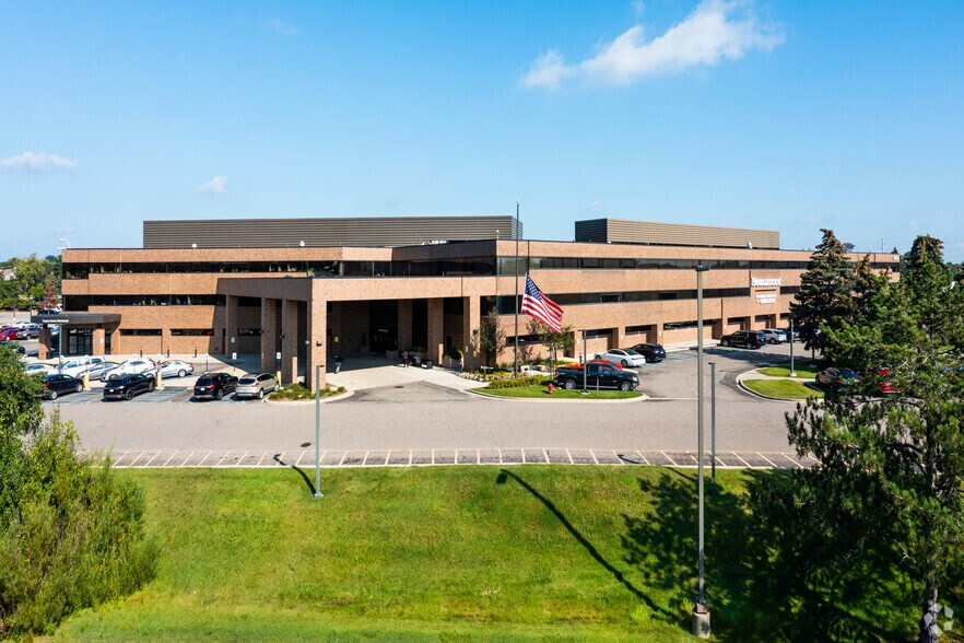 6900 Orchard Lake Rd, West Bloomfield, MI à louer - Photo du bâtiment - Image 2 de 8