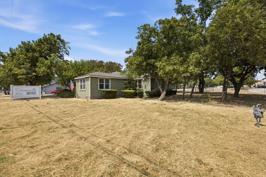 208 E Hwy 79 St, Hutto, TX à louer - Photo du bâtiment - Image 3 de 41