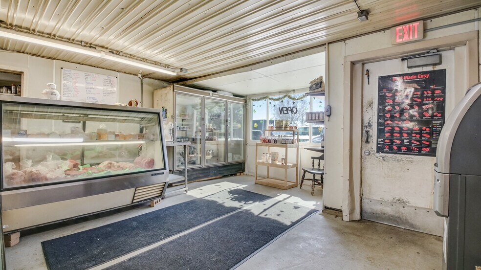 2310 S Main St, Bloomer, WI à vendre - Photo du bâtiment - Image 3 de 29