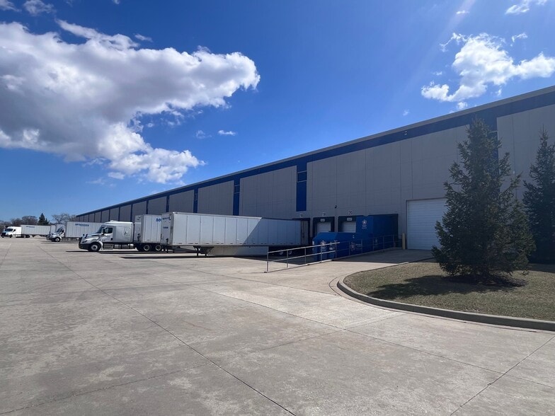 1750-1780 Birchwood Ave, Des Plaines, IL à louer - Photo du bâtiment - Image 2 de 32