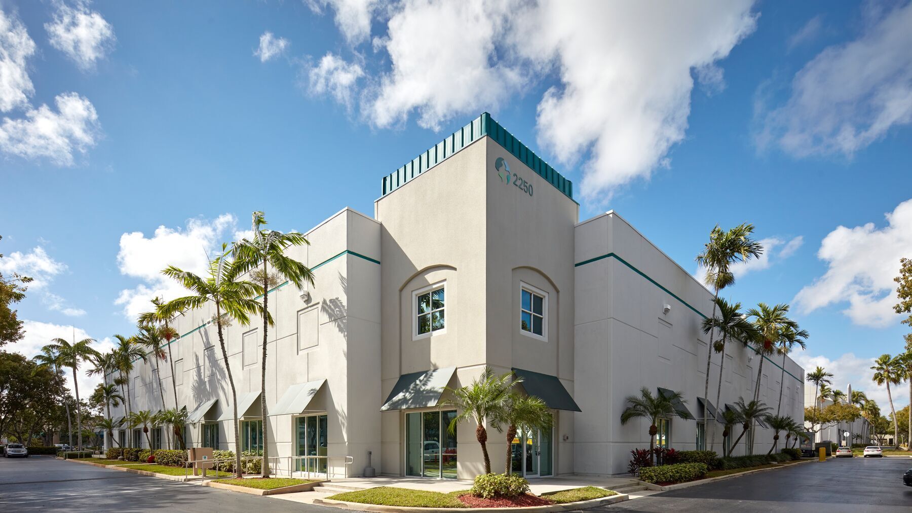 2250 NW 84th Ave, Miami, FL à louer Photo du bâtiment- Image 1 de 2