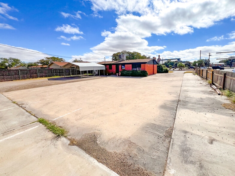 2604 W Kansas Ave, Midland, TX for sale - Building Photo - Image 2 of 14