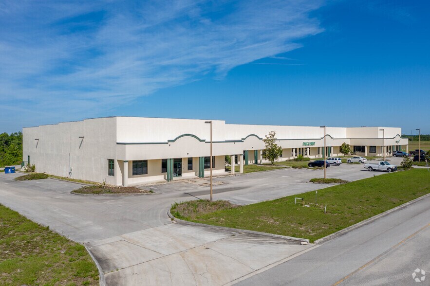 1750 Longleaf Blvd, Lake Wales, FL à vendre - Photo du bâtiment - Image 2 de 8