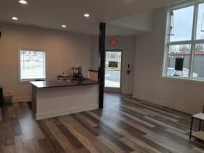 1000 Creekside Ln, Lynchburg, VA for lease Interior Photo- Image 2 of 6