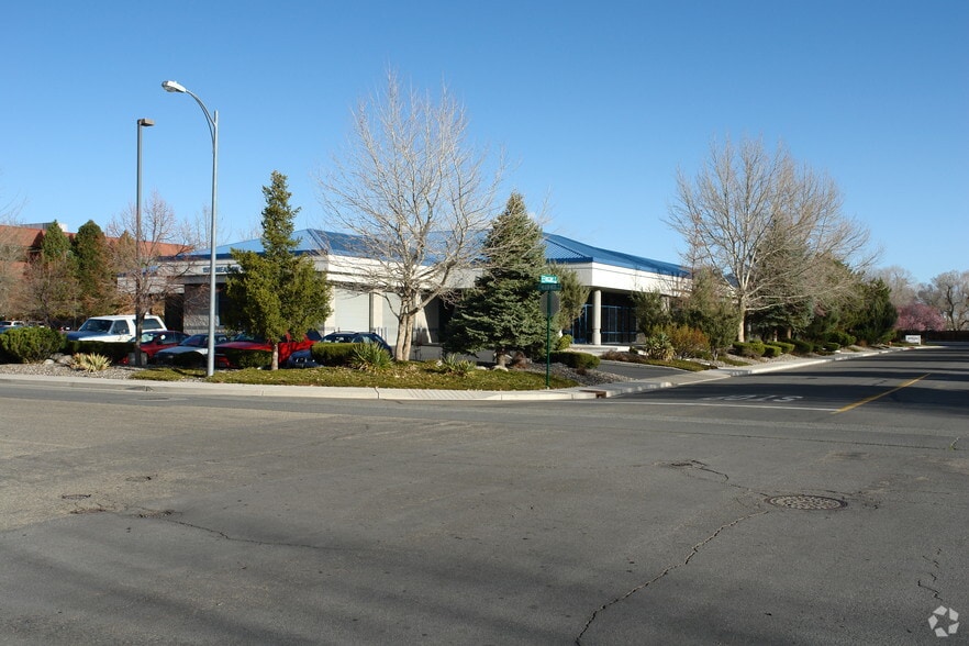 1595 Meadow Wood Ln, Reno, NV for sale - Primary Photo - Image 1 of 6