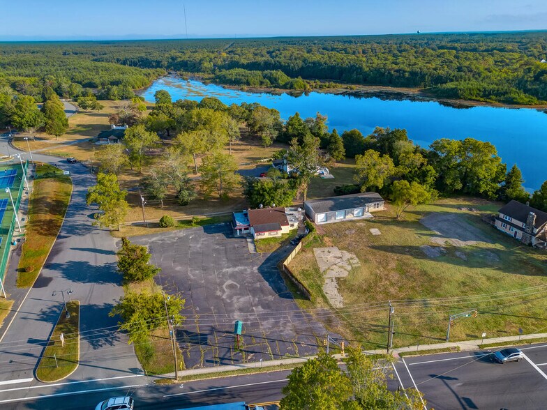 111 Lakeside Dr, Tuckerton, NJ à vendre - Photo du bâtiment - Image 3 de 32
