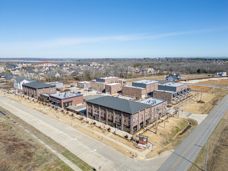 9101 Ra Young Jr Dr, Fort Smith, AR à vendre - Photo du bâtiment - Image 3 de 11