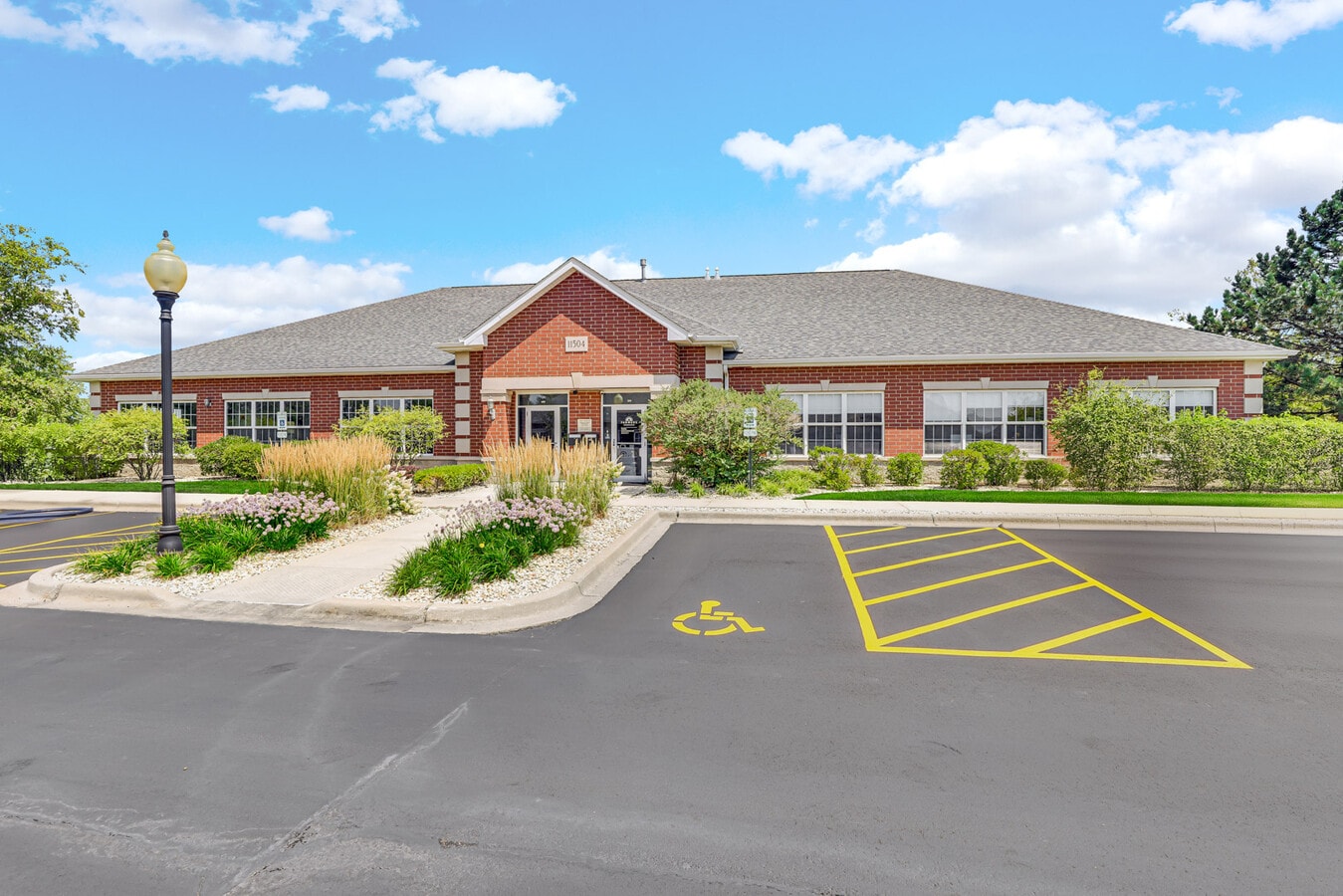 11504 W 183rd St, Orland Park, IL 60467 - Unit NW - - Interior Photo - Image 2 of 14