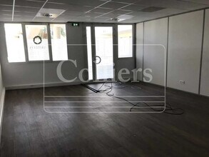 Office in Marseille for lease Building Photo- Image 2 of 9