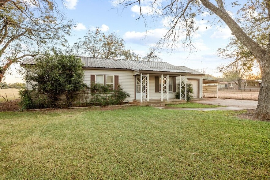 1731 W US Highway 290, Fredericksburg, TX à vendre - Photo du bâtiment - Image 2 de 13
