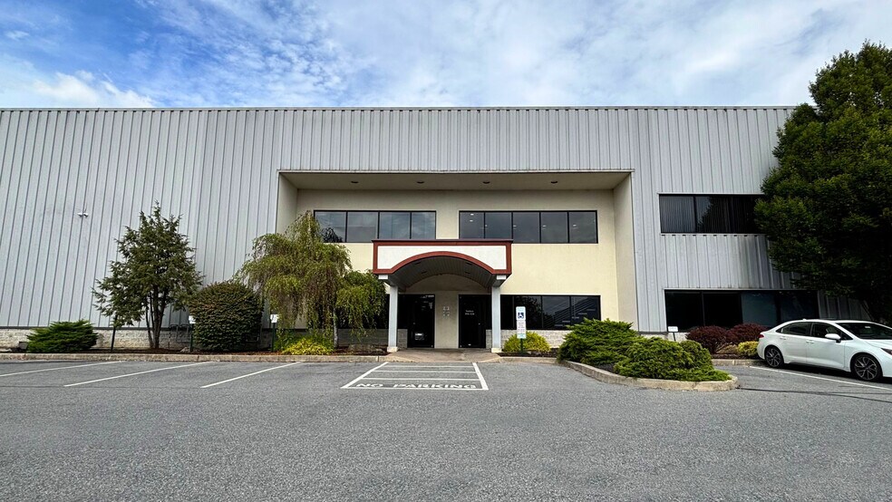 630 Municipal Dr, Nazareth, PA à louer - Photo du bâtiment - Image 2 de 19