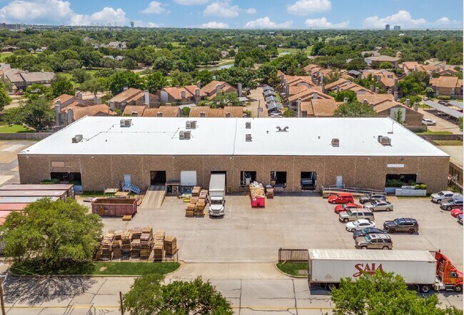 Plus de détails pour 3500-3550 Garden Brook Dr, Farmers Branch, TX - Industriel à louer