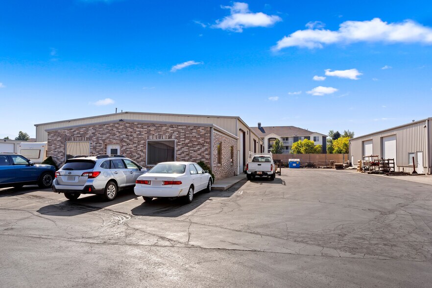 1211 Wilson ln, West Haven, UT for lease - Primary Photo - Image 1 of 28
