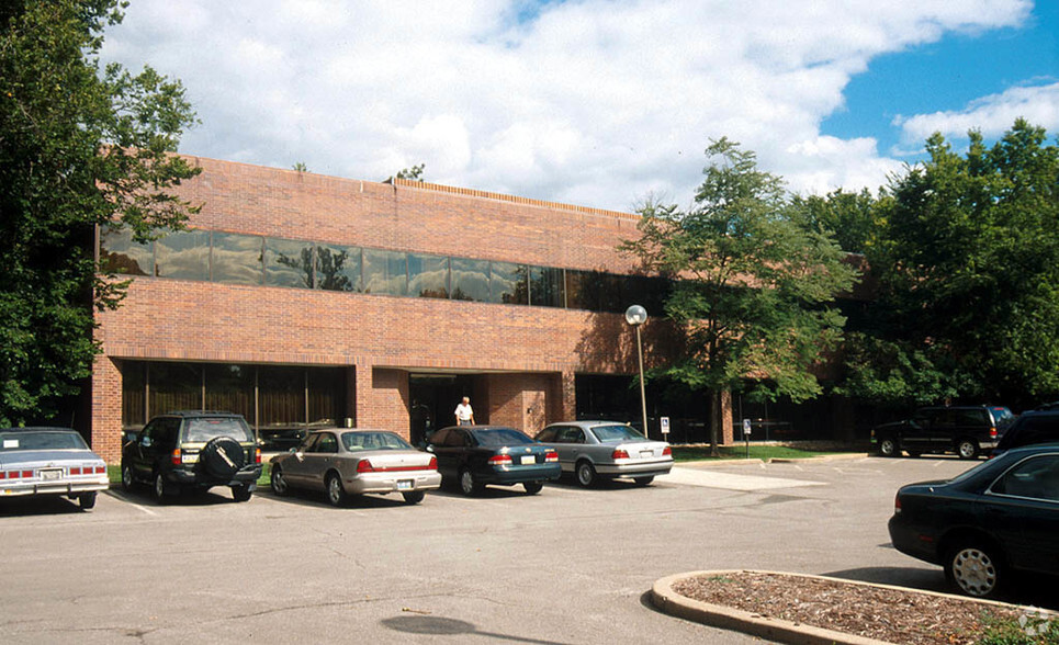 9101 W 110th St, Overland Park, KS for lease - Building Photo - Image 2 of 8