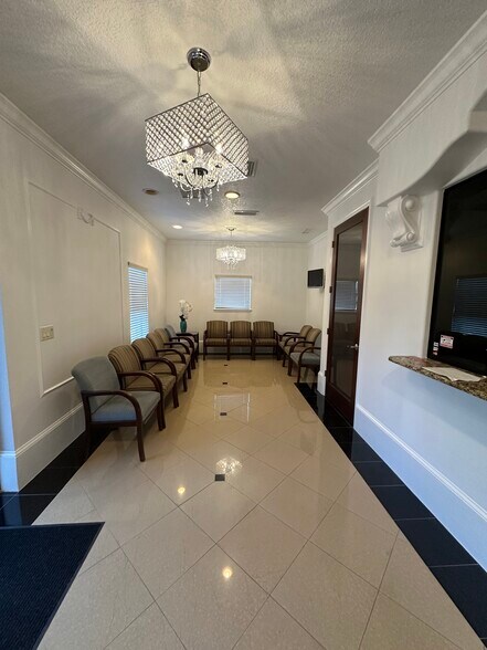 1656 S Volusia Ave, Orange City, FL à louer - Photo du bâtiment - Image 3 de 15