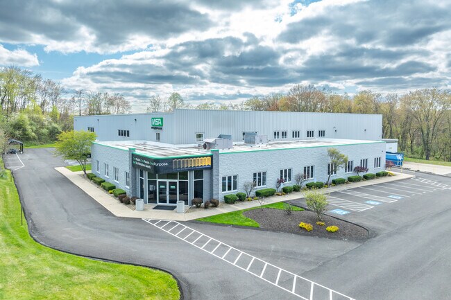 Plus de détails pour 621 Hunt Valley Cir, New Kensington, PA - Industriel à louer
