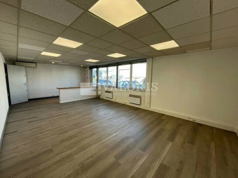 Flex in Vitrolles for lease - Building Photo - Image 3 of 13