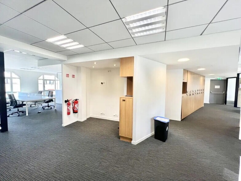Office in Puteaux for lease - Building Photo - Image 3 of 8