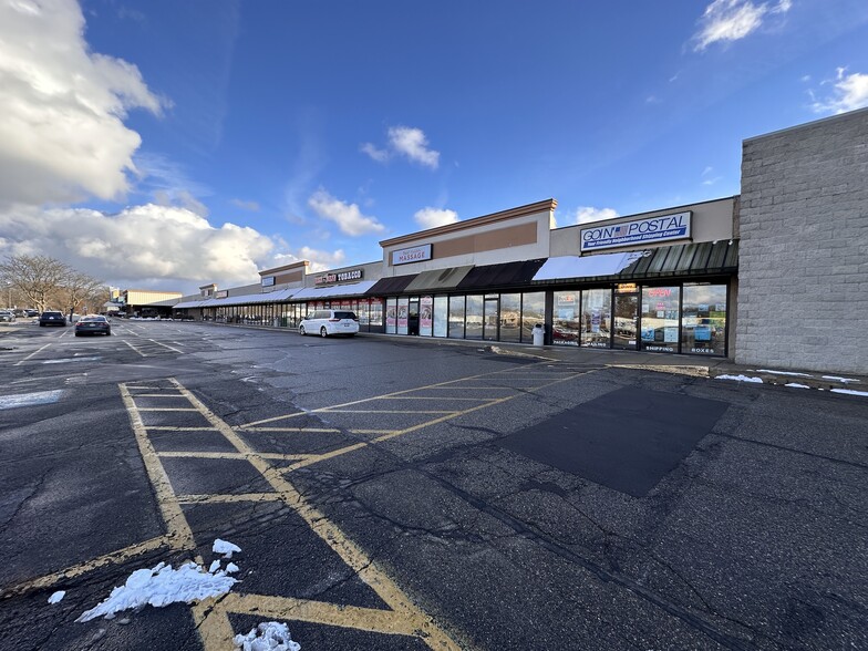 396-409 W M-89 Hwy, Plainwell, MI for lease - Building Photo - Image 2 of 8