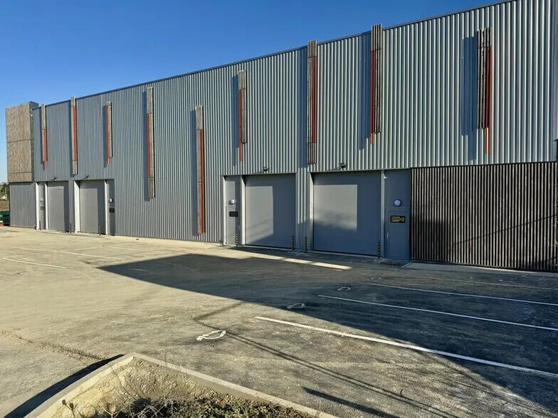 2 Avenue Du Noyer À La Malice, Louvres for sale - Building Photo - Image 2 of 13