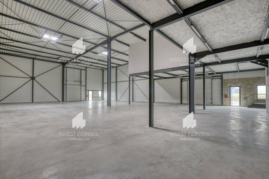 Flex in Persan for sale - Interior Photo - Image 2 of 8
