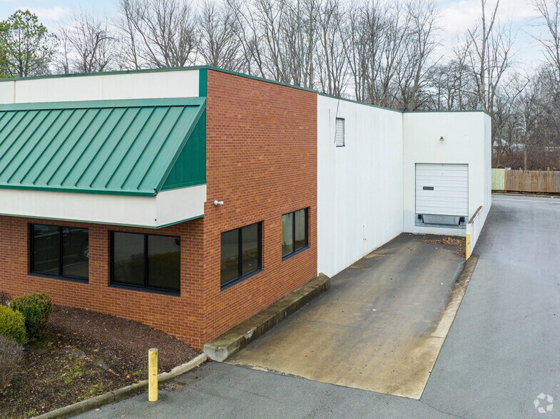 4800-4820 Poplar Place Dr, Louisville, KY à louer - Photo du bâtiment - Image 2 de 23