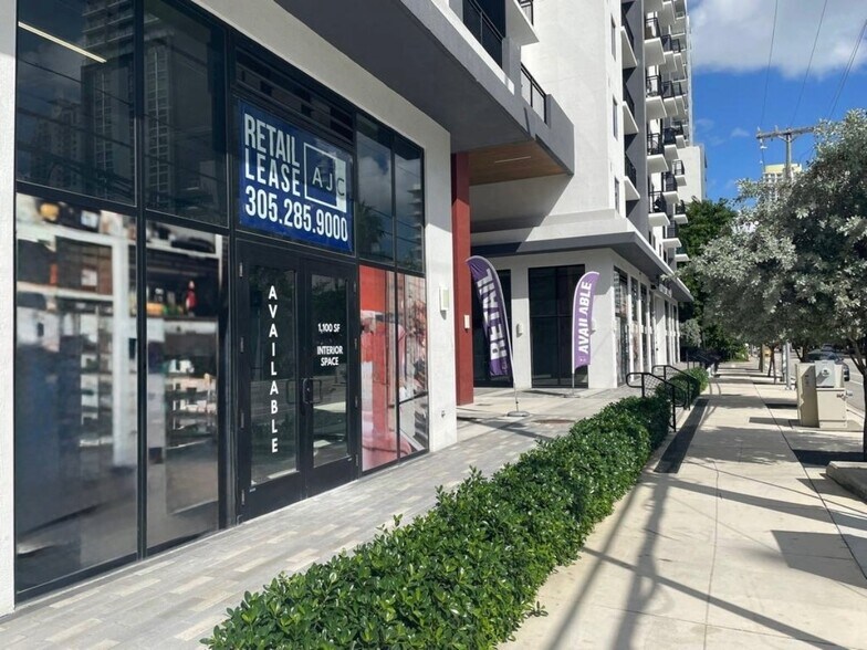 221 SW 12th St, Miami, FL for lease - Building Photo - Image 3 of 77