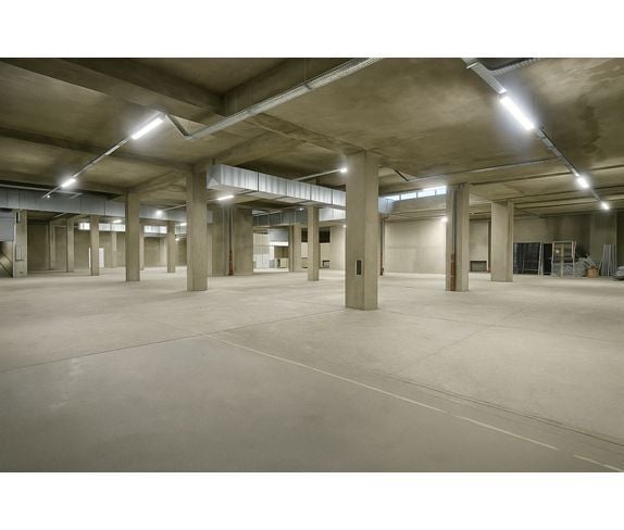 Industrial in Paris for lease - Building Photo - Image 1 of 6