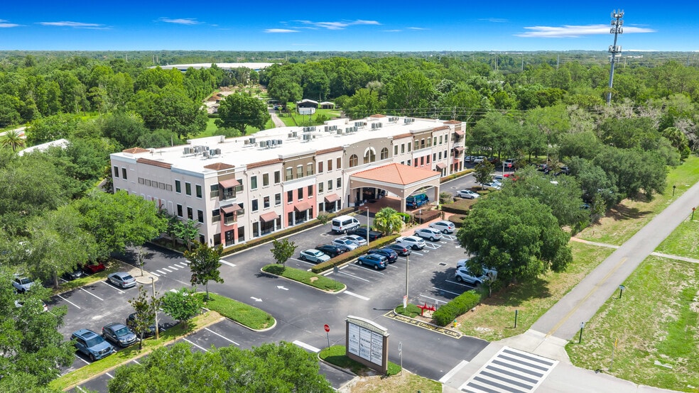 2572 W State Road 426, Oviedo, FL à louer - Photo du bâtiment - Image 3 de 12