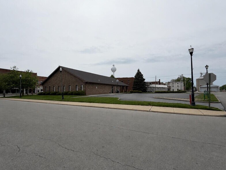 124 E Main St, McComb, OH à vendre - Photo du bâtiment - Image 3 de 13
