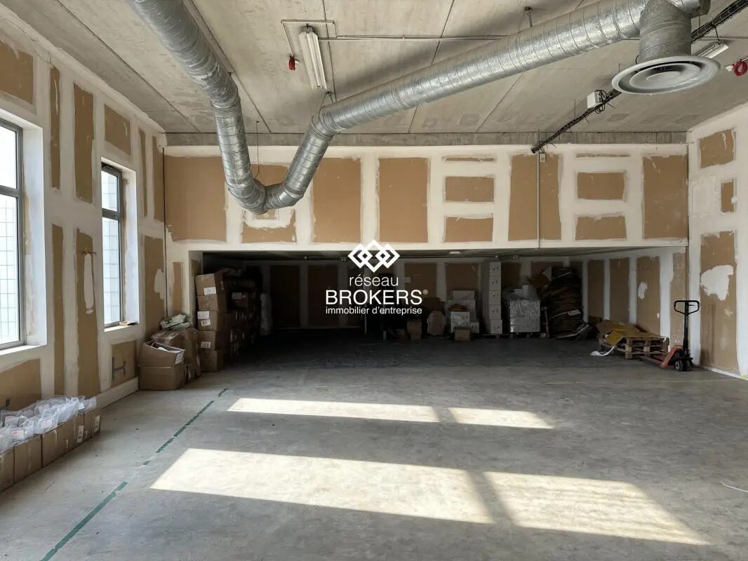 Industrial in Ivry-sur-Seine for lease Building Photo- Image 1 of 7