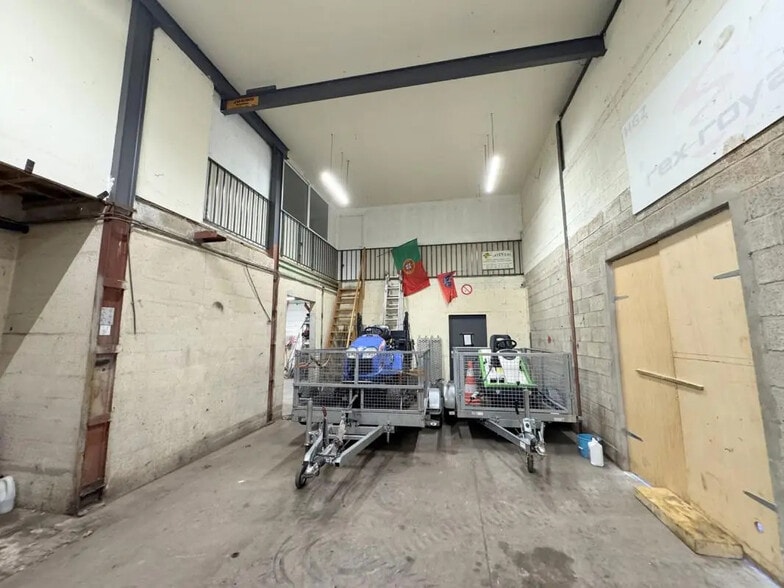 Flex in Houilles for sale - Building Photo - Image 2 of 11