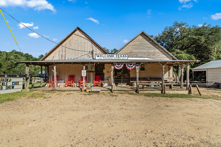 12528 FM 109, Industry, TX à vendre - Photo du bâtiment - Image 2 de 32