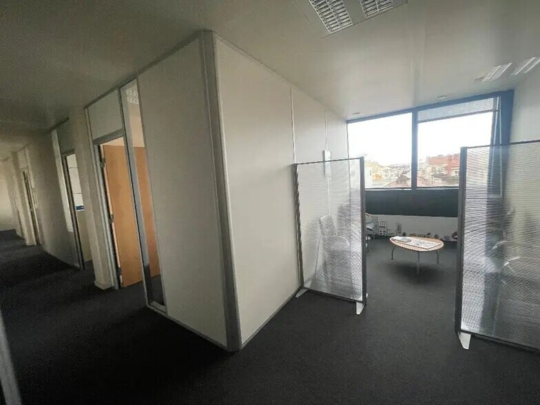 2 Place De Francfort, Lyon for lease - Interior Photo - Image 2 of 5