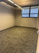 3122 Gillham Plz, Kansas City, MO for lease Interior Photo- Image 2 of 2