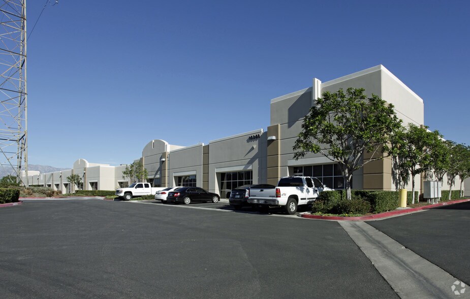 15350 Fairfield Ranch Rd, Chino Hills, CA à louer - Photo du bâtiment - Image 3 de 83