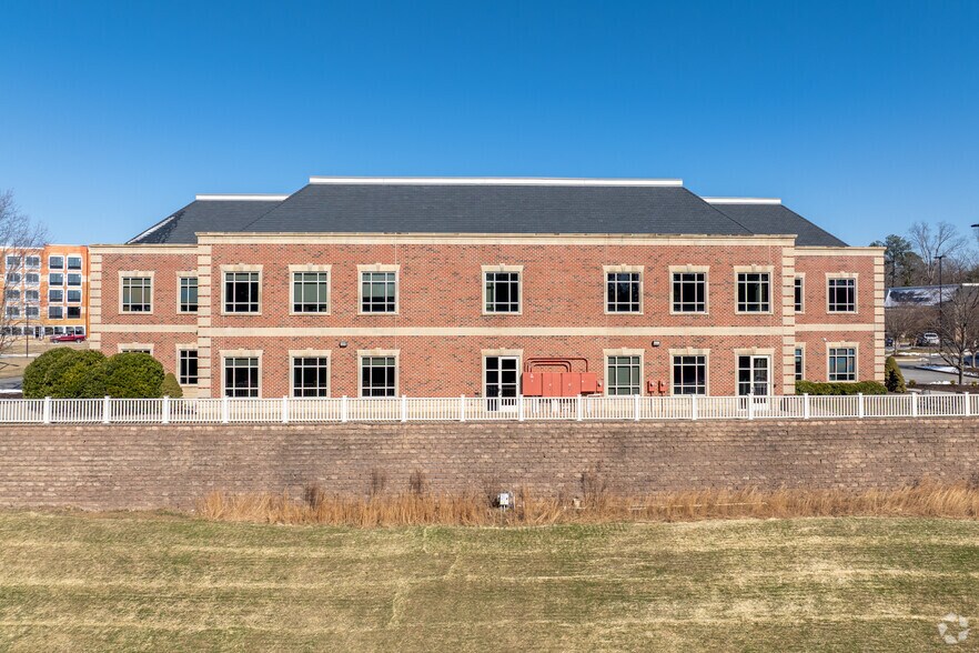 9900 Independence Park Dr, Richmond, VA à louer - Photo du bâtiment - Image 3 de 11