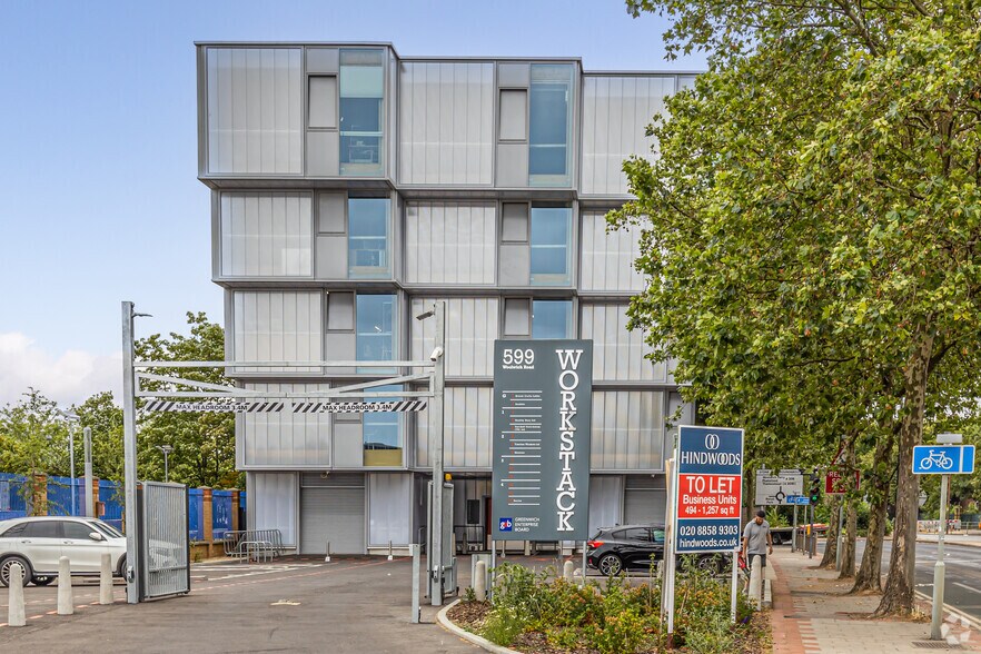 599 Woolwich Rd, Londres à louer - Photo du bâtiment - Image 2 de 3