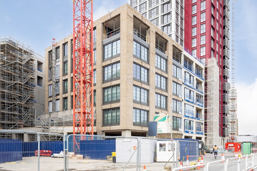 Surrey Quays Rd, Londres à louer - Photo du bâtiment - Image 2 de 2